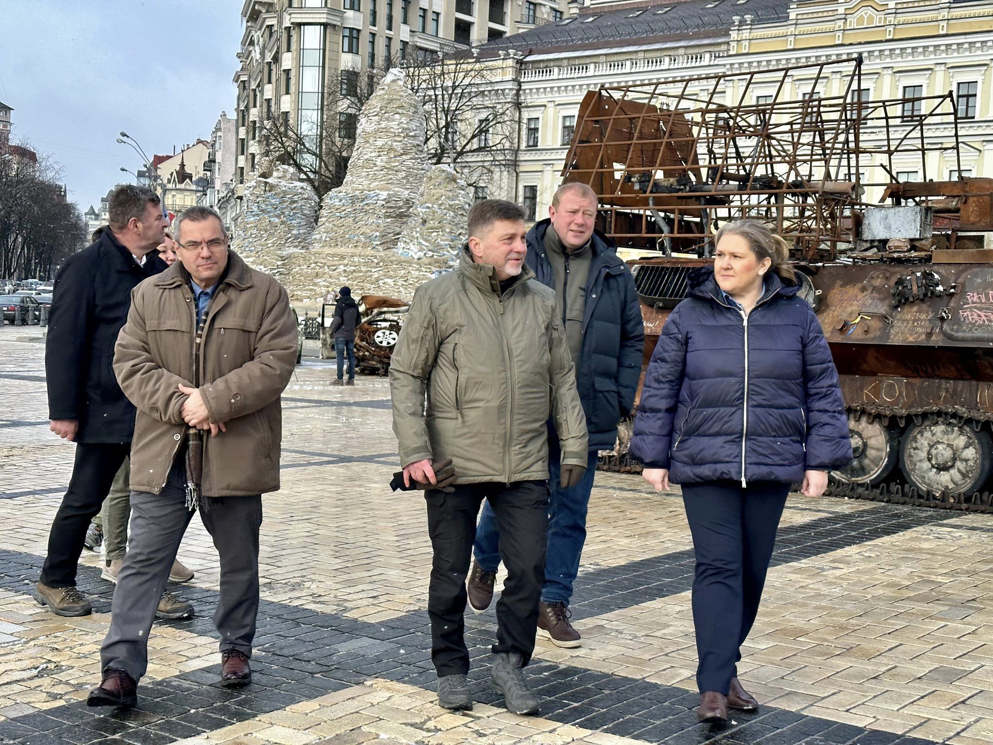 Ministrja e Mbrojtjes, Sllavjanka Petrovska arrin në Kiev