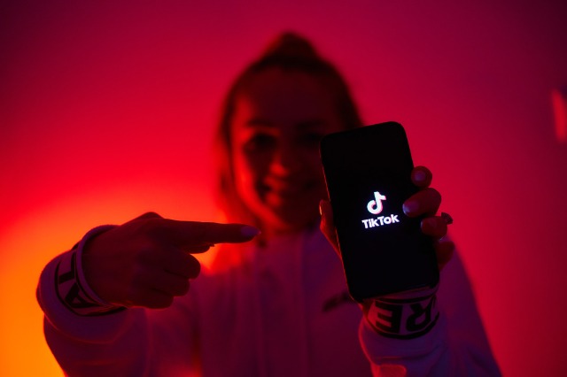 A është TikTok-u vërtet i rrezikshëm?