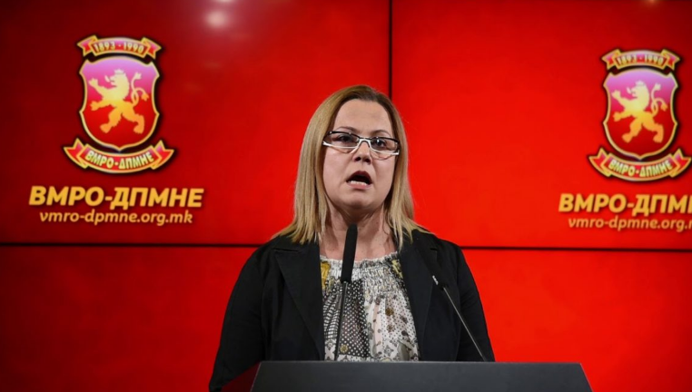 Deputetja e VMRO-së akuzon zv.kryeministrin Mariçiq se i ka dërguar puthje dhe ia ka bërë me sy