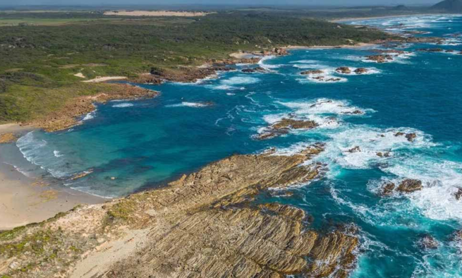 Ishulli piktoresk i izoluar me ajrin më të pastër në planet