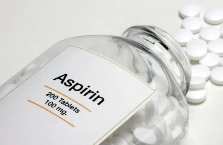 aspirina-mund-te-zvogeloje-rrezikun-nga-kanceri-i-zorres-se-trashe