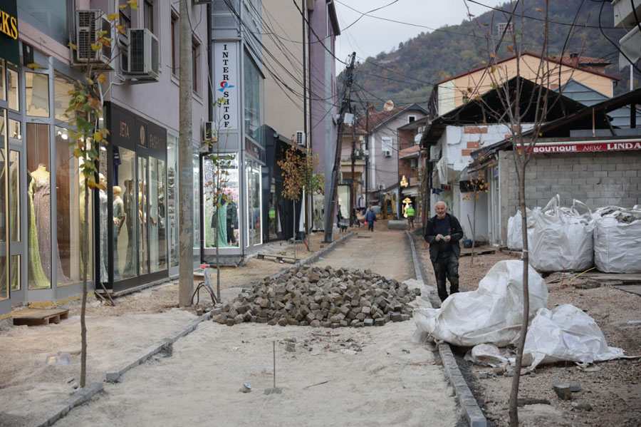 2222REDAKT........Rruga e Butiqeve drejt përfundimitt