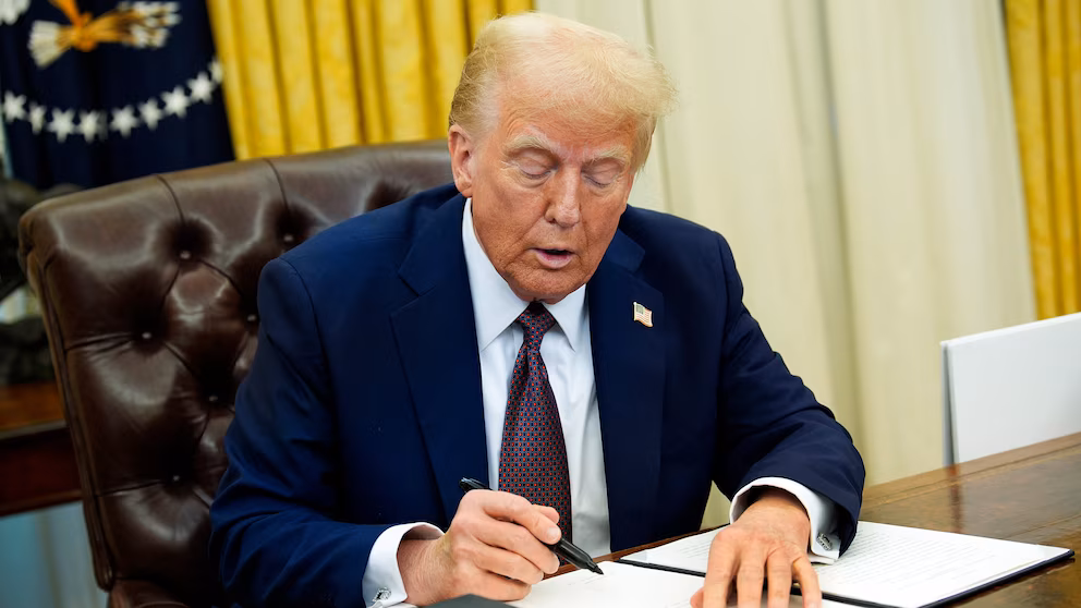 donald-trump-12-epa-gmh-250123_1737667198901_hpMain_16x9