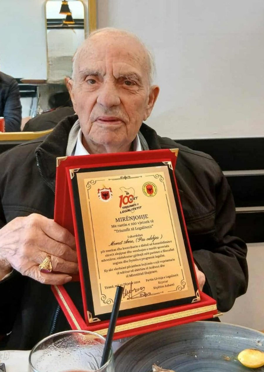 15 00 REDAKT... Në mesin e të dekoruarve edhe familja dibrane Ame Vjollca