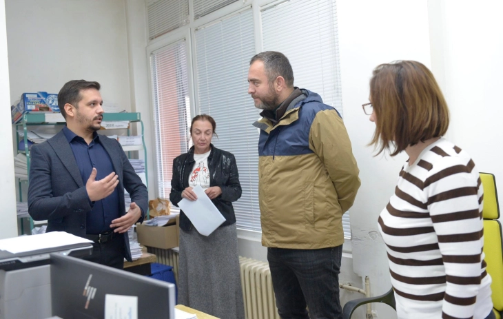 Toshkovski për vizitë në Departamentin për armë
