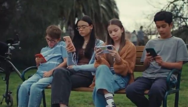 Australia nis fushatën për të ndaluar mediat sociale për adoleshentët